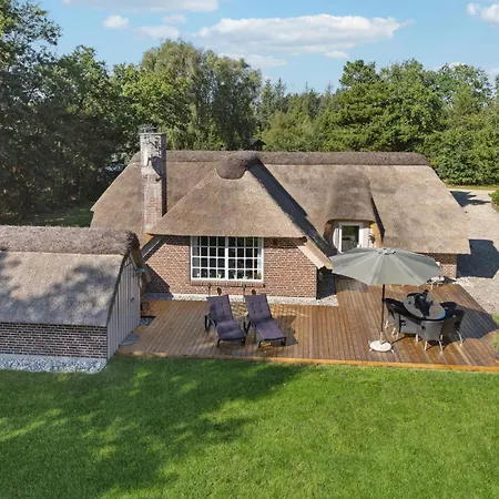 Three-bedroom In Vakantiehuis *